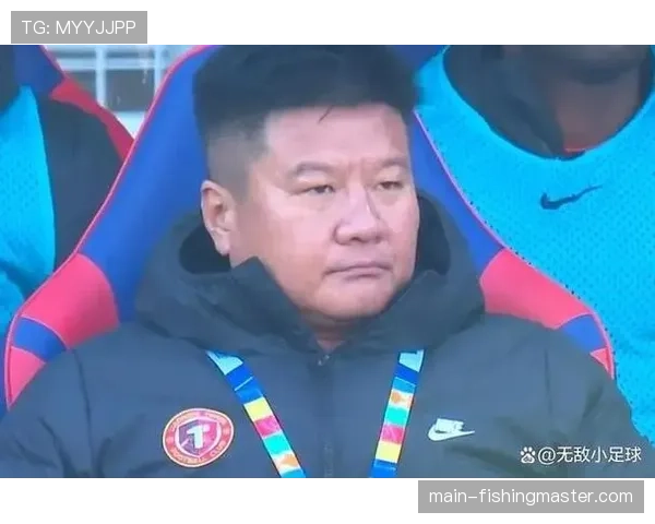 终场哨响跪地呐喊，成都蓉城门将用一次次扑救终结辽宁铁人快速转换攻势